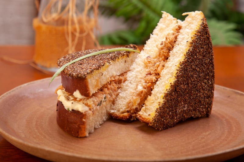 Tostex Salmão e Chia no pão brioche tostado